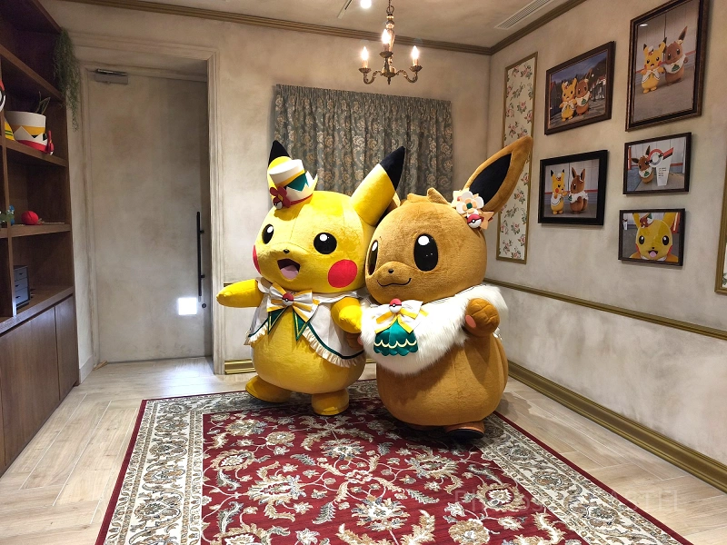 lets-go-pikachueevee-playroom-