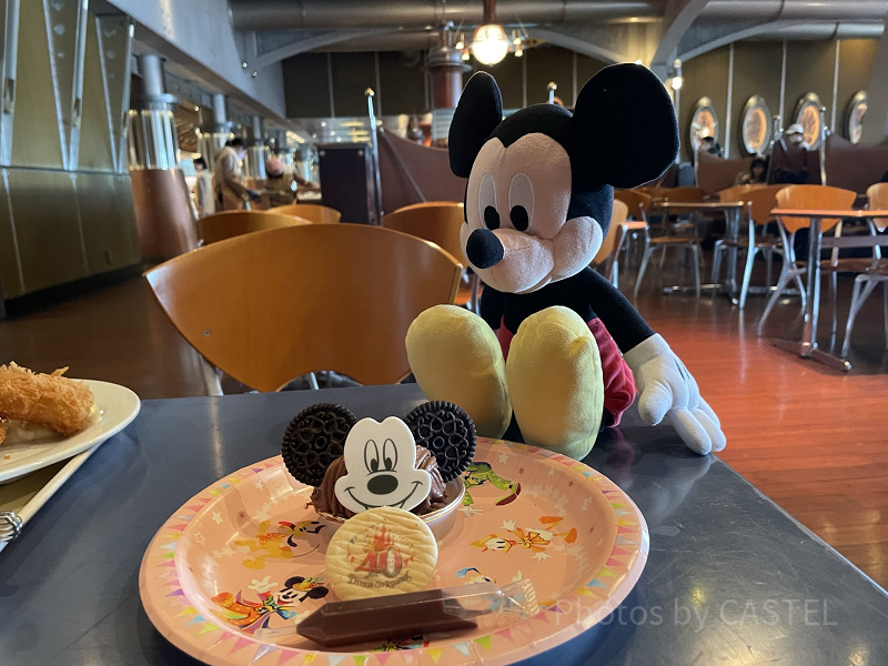 ミッキーマウス デザートシェフぬいぐるみ ショートケーキ　ミッキー ディズニー40周年】リトルパティシエ・ミッキーマウスデザートを食べて