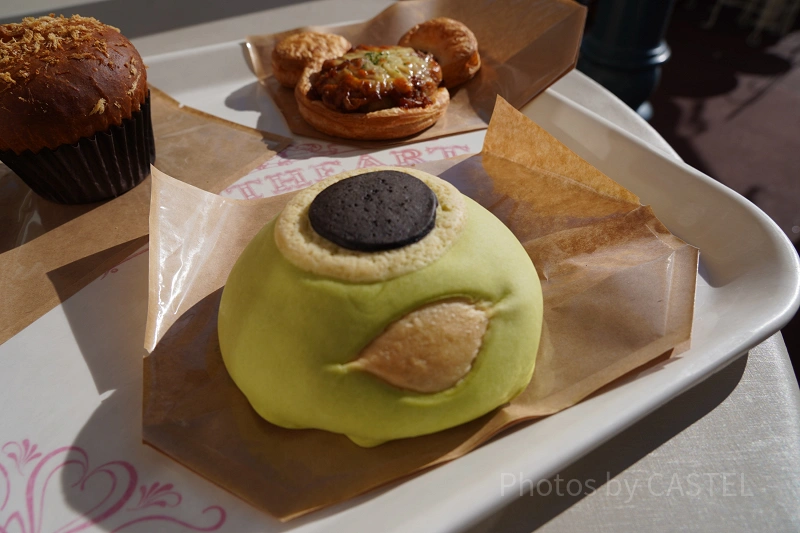 mike-melon-bread-with-cream-