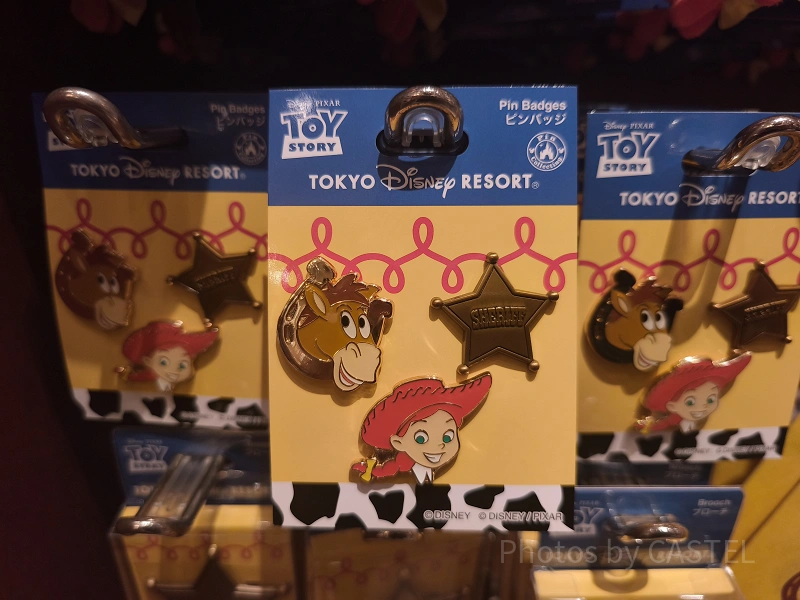 2026】ディズニーランド&シーで買えるピンバッジ84種類！ファンタジー