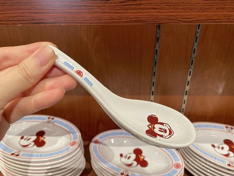 ディズニーストア　中華皿セット　完売商品　レア ディズニーストア、レトロチャイナ風デザインのテーブルウェア登場