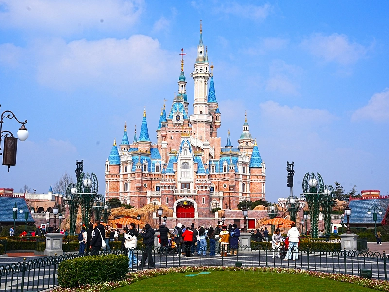 上海ディズニーの魅力とは？ビザを取ってでも行くべき「異次元の