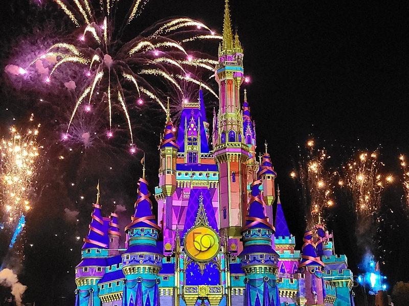 WDW】「ハッピリー・エバー・アフター」を解説！感動のキャッスル