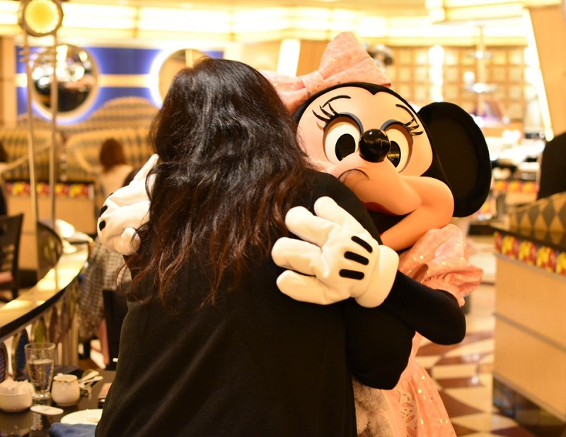 必見 ディズニーカメラ設定まとめ キャラクターグリーティング ダイニング編 ストロボの使い方も 必見 ディズニーカメラ設定まとめ キャラクターグリーティング ダイニング編 ストロボの使い方も