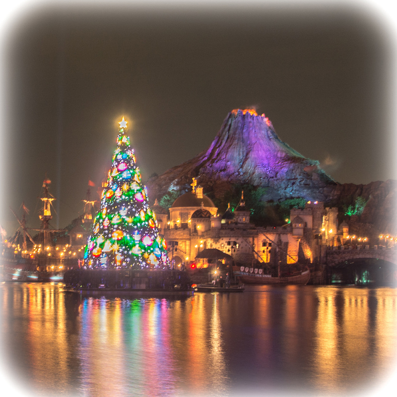 【ディズニーのクリスマスツリー】ランド＆シー＆ホテルのツリーの場所・見どころまとめ！グッズ情報も！