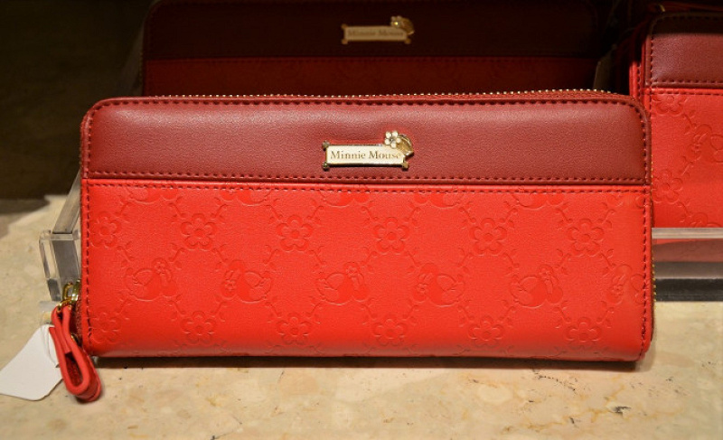 ディズニーランドの財布 バッグ19選 高級感あふれるレザー 革のお土産