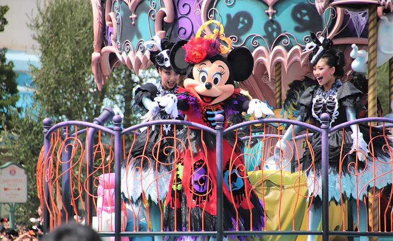 混雑予想 19年10月のディズニーはハロウィン本番 パレード 仮装 秋グッズを