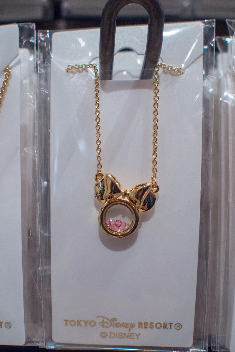 ディズニーシーお土産27選 値段別おすすめグッズをご紹介 彼氏彼女 友達 家族に