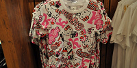 ハローキティの総柄Tシャツ| キャステル | CASTEL ディズニー情報