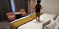 ベッドがぴったりくっついているので添い寝の子供も安心| キャステル | CASTEL ディズニー情報