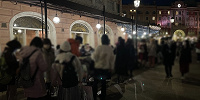夜のレストラン待ち（カフェ・ポルトフィーノ）／18:00| キャステル | CASTEL ディズニー情報
