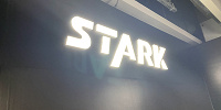 スターク社のロゴ| キャステル | CASTEL ディズニー情報