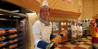 東京ディズニーランドのクイーン・オブ・ハート・バンケットホール 調理業務のカリナリーキャストさん| キャステル | CASTEL ディズニー情報