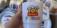 トイストーリーホテルマグカップ| キャステル | CASTEL ディズニー情報