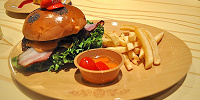 キノピオ・カフェのハンバーガー| キャステル | CASTEL ディズニー情報