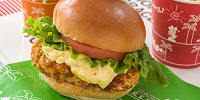 ハンバーガー&サンドイッチ特集：フライドチキンバーガー(エッグタルタル) | キャステル | CASTEL ディズニー情報