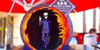  USJ×呪術廻戦コラボレストラン＆フード：特級呪術師 五条 悟ポップコーンバケツ| キャステル | CASTEL ディズニー情報