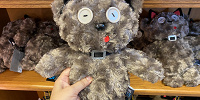 ユニバハロウィン2022グッズ：ぬいぐるみ（ティム）| キャステル | CASTEL ディズニー情報
