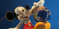 ディズニー高級お土産ランキング第10位：地球儀ミッキー（クリスタル）| キャステル | CASTEL ディズニー情報