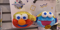 エルモ＆クッキーモンスターのマスコットバッジセット（2個）| キャステル | CASTEL ディズニー情報