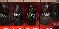 炭酸飲料〈コカ・コーラ〉（ディズニー40周年グッズ）| キャステル | CASTEL ディズニー情報