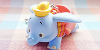 空飛ぶダンボのキーチェーン（ディズニーガチャガチャ）| キャステル | CASTEL ディズニー情報