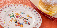 ブリオッシュサンド(カスタードホイップ＆オレンジ)、スーベニアプレート付き（ディズニー40周年スーベニアグッズ）| キャステル | CASTEL ディズニー情報