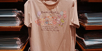 ダッフィー＆フレンズのフロム・オール・オブ・アスのTシャツ| キャステル | CASTEL ディズニー情報