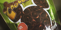 ダークチョコレートのカバーされたプレッツェル| キャステル | CASTEL ディズニー情報