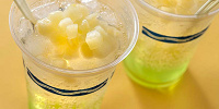 スパークリングカクテル（ウォッカ＆グリーンアップルシロップ）| キャステル | CASTEL ディズニー情報