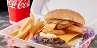 トリプルチーズバーガーセット| キャステル | CASTEL ディズニー情報