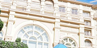 青空に映える東京ディズニーランドホテル| キャステル | CASTEL ディズニー情報