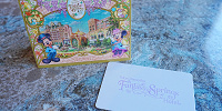 ファンタジースプリングスホテルのルームキー(右下)とキーブックレット(左上)（ファンタジーシャトー）| キャステル | CASTEL ディズニー情報