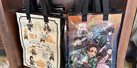 ショップバッグ(USJ×鬼滅の刃 刀鍛冶の里編&柱稽古編グッズ)| キャステル | CASTEL ディズニー情報
