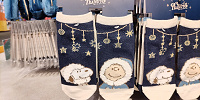 ユニバクリスマスグッズ2024：ソックス（冬服スヌーピー&チャーリー）| キャステル | CASTEL ディズニー情報