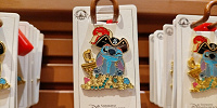 上海ディズニーカリブの海賊グッズ：海賊スティッチのピンバッジ| キャステル | CASTEL ディズニー情報