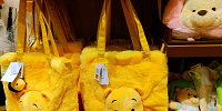 上海ディズニーくまのプーさんグッズ：プーさんのふわふわかばん| キャステル | CASTEL ディズニー情報