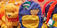 上海ディズニーくまのプーさんグッズ：プーさんのミニリュック（プーさんとはちみつ）| キャステル | CASTEL ディズニー情報