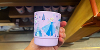 香港ディズニーアナ雪グッズ：マグカップ(クロッカス色)| キャステル | CASTEL ディズニー情報