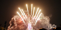 香港ディズニー夜のキャッスルショー：何分前から待つべき？| キャステル | CASTEL ディズニー情報