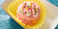 ラズベリーホイップサンド：550円| キャステル | CASTEL ディズニー情報