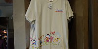 Tシャツ（USJ×ドラえもんグッズ2025）| キャステル | CASTEL ディズニー情報