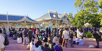 開園待ちの様子| キャステル | CASTEL ディズニー情報