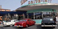 メルズ・ドライブイン外観| キャステル | CASTEL ディズニー情報