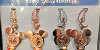 横顔がプリントされたストラップ| キャステル | CASTEL ディズニー情報
