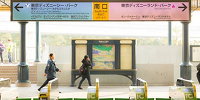 車内アナウンスや電光掲示板でチェック| キャステル | CASTEL ディズニー情報