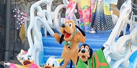 フロートに乗って新年のご挨拶| キャステル | CASTEL ディズニー情報