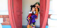 ディズニーリゾートで親子水入らずの時間を過ごすマックスとグーフィー| キャステル | CASTEL ディズニー情報