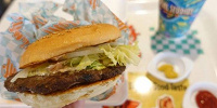 メルズ・クラシックチーズバーガーセット| キャステル | CASTEL ディズニー情報