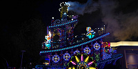 人気キャラクターが勢揃いのフロート| キャステル | CASTEL ディズニー情報